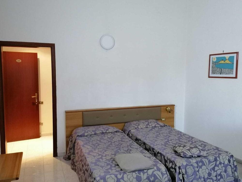 Hotel Santa Marta Pozzuoli Bagian luar foto