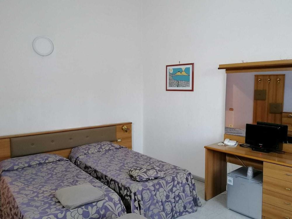 Hotel Santa Marta Pozzuoli Bagian luar foto